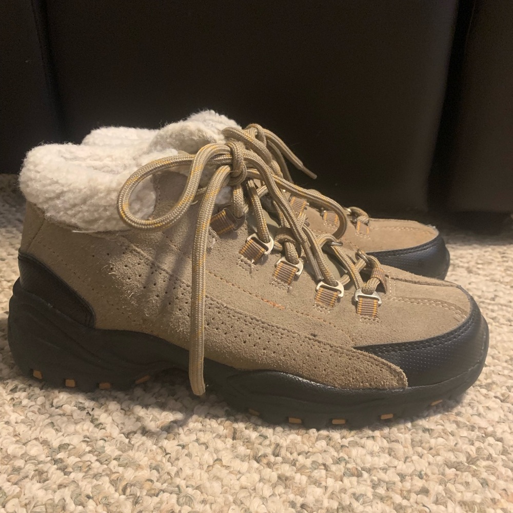 Women’s earth spirit for hiking boots size 6.5